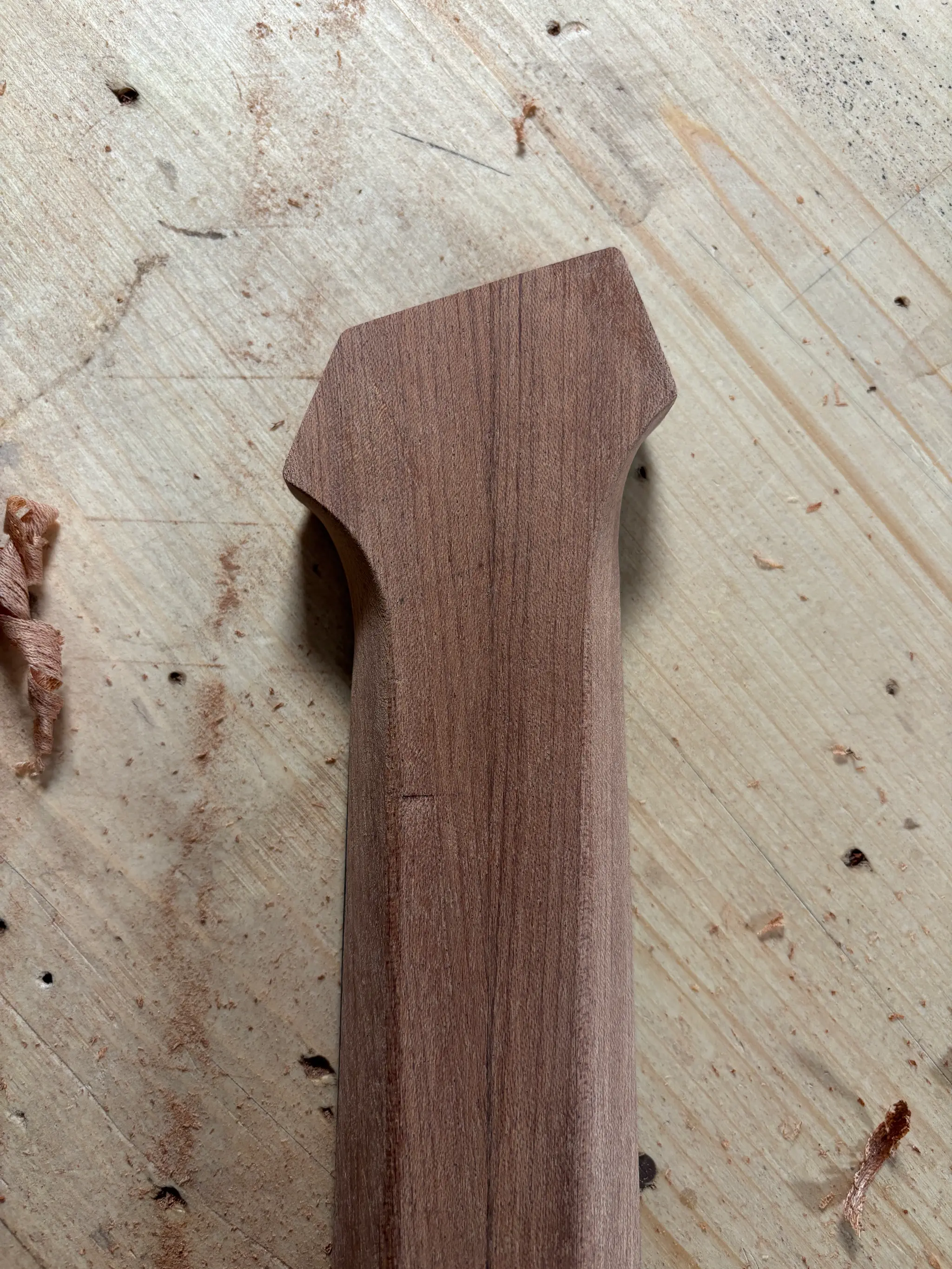 Headless guitar headstock design